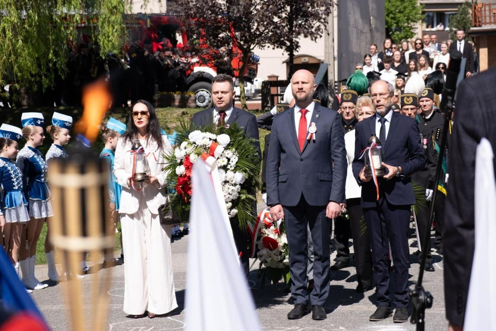 Zdjęcie w galerii na portalu naszwodzislaw.com: Obchody Święta Konstytucji 3 Maja w Radlinie. Wspólna pamięć i uroczystości patriotyczne wiadomości z regionu