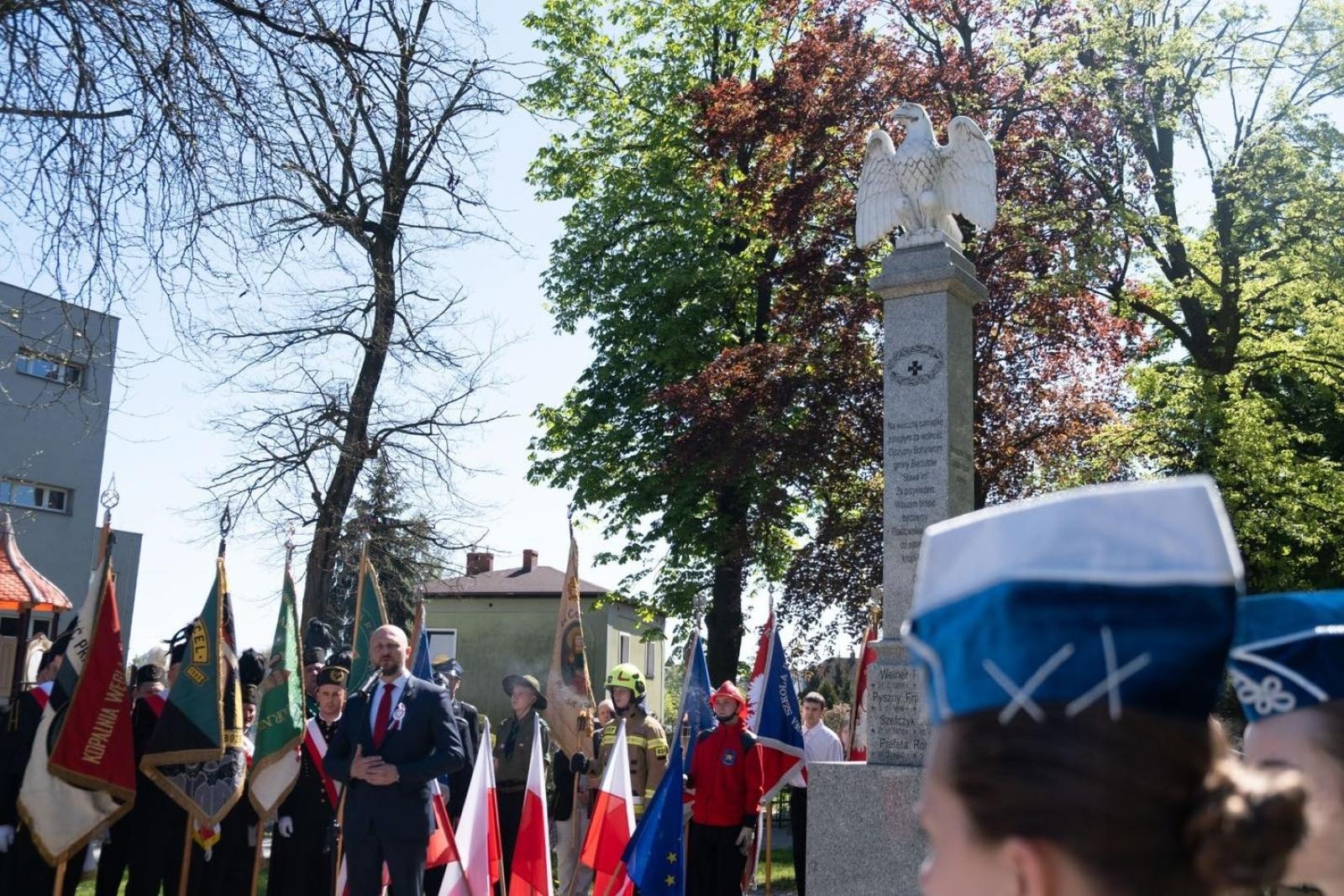 Zdjęcie w galerii na portalu naszwodzislaw.com: Obchody Święta Konstytucji 3 Maja w Radlinie. Wspólna pamięć i uroczystości patriotyczne wiadomości z regionu