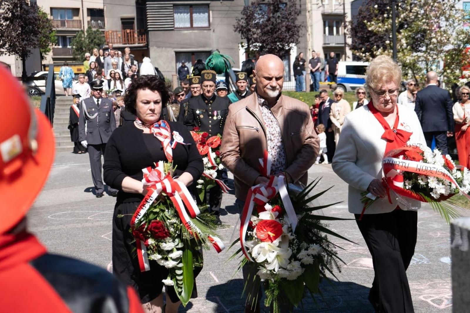 Zdjęcie w galerii na portalu naszwodzislaw.com: Obchody Święta Konstytucji 3 Maja w Radlinie. Wspólna pamięć i uroczystości patriotyczne wiadomości z regionu