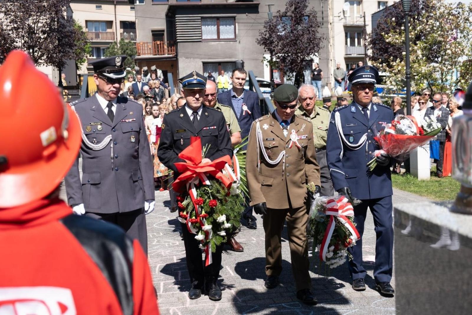 Zdjęcie w galerii na portalu naszwodzislaw.com: Obchody Święta Konstytucji 3 Maja w Radlinie. Wspólna pamięć i uroczystości patriotyczne wiadomości z regionu