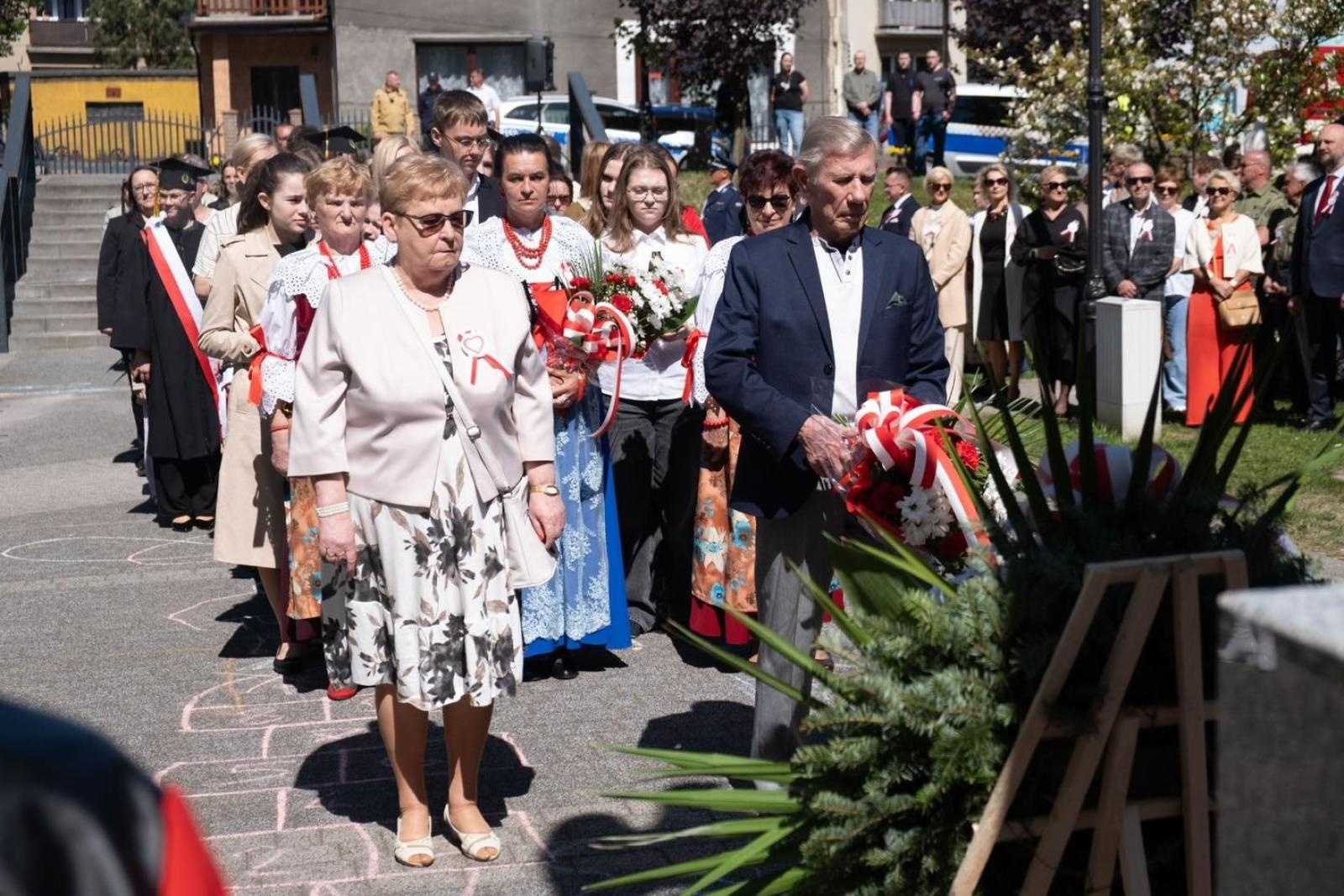 Zdjęcie w galerii na portalu naszwodzislaw.com: Obchody Święta Konstytucji 3 Maja w Radlinie. Wspólna pamięć i uroczystości patriotyczne wiadomości z regionu