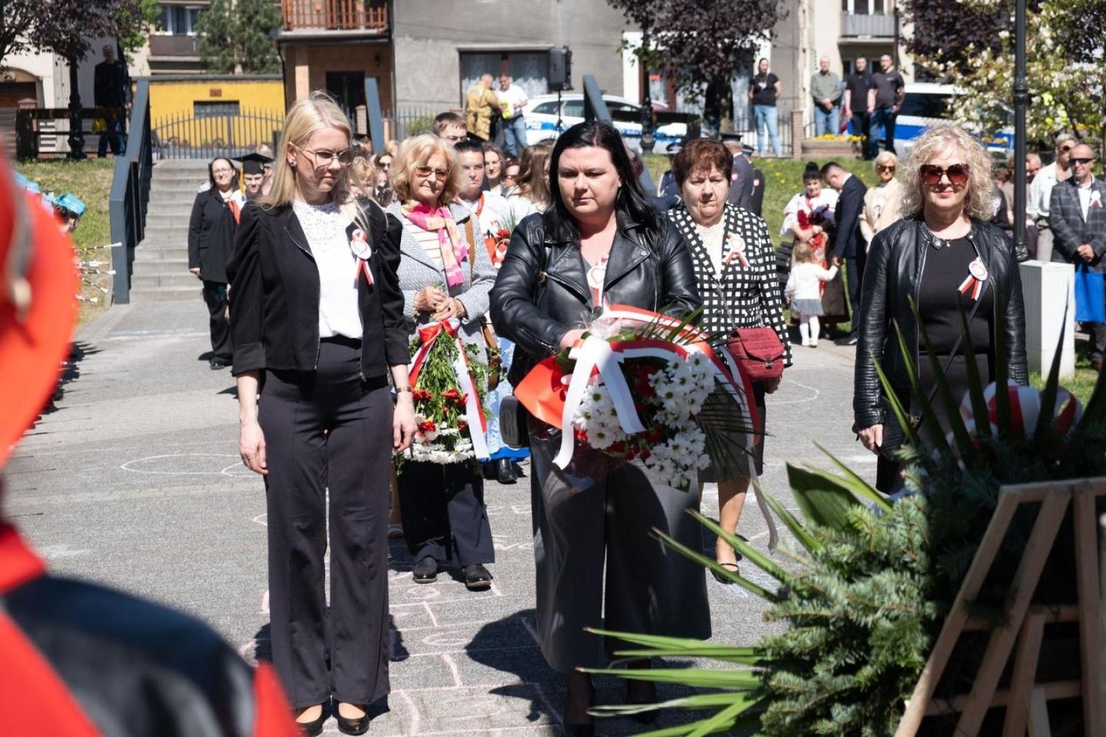 Zdjęcie w galerii na portalu naszwodzislaw.com: Obchody Święta Konstytucji 3 Maja w Radlinie. Wspólna pamięć i uroczystości patriotyczne wiadomości z regionu