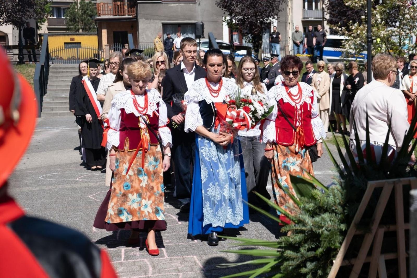 Zdjęcie w galerii na portalu naszwodzislaw.com: Obchody Święta Konstytucji 3 Maja w Radlinie. Wspólna pamięć i uroczystości patriotyczne wiadomości z regionu