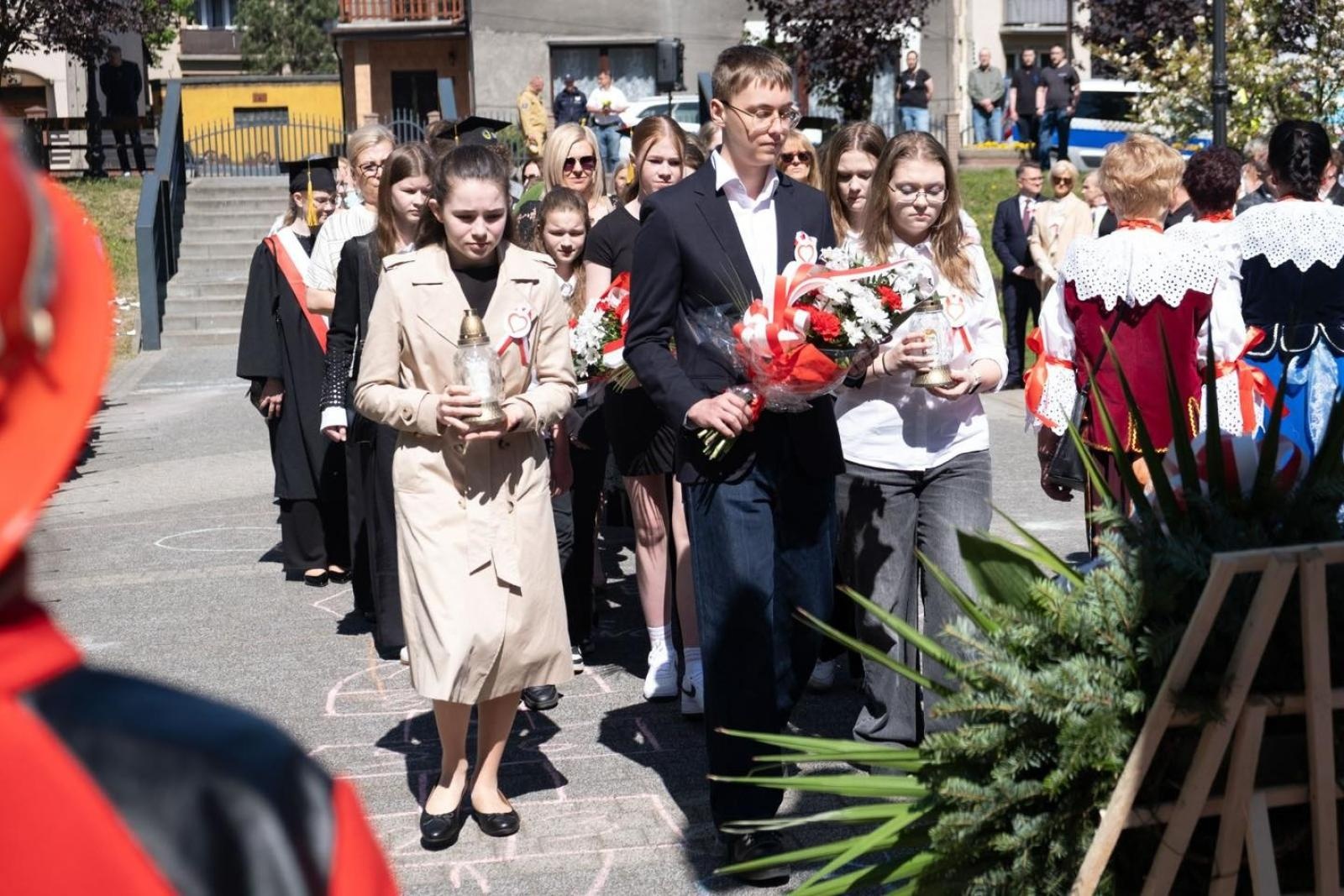 Zdjęcie w galerii na portalu naszwodzislaw.com: Obchody Święta Konstytucji 3 Maja w Radlinie. Wspólna pamięć i uroczystości patriotyczne wiadomości z regionu