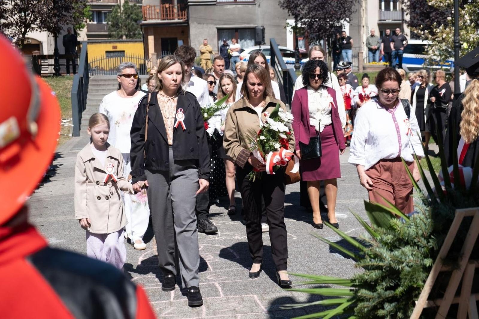 Zdjęcie w galerii na portalu naszwodzislaw.com: Obchody Święta Konstytucji 3 Maja w Radlinie. Wspólna pamięć i uroczystości patriotyczne wiadomości z regionu