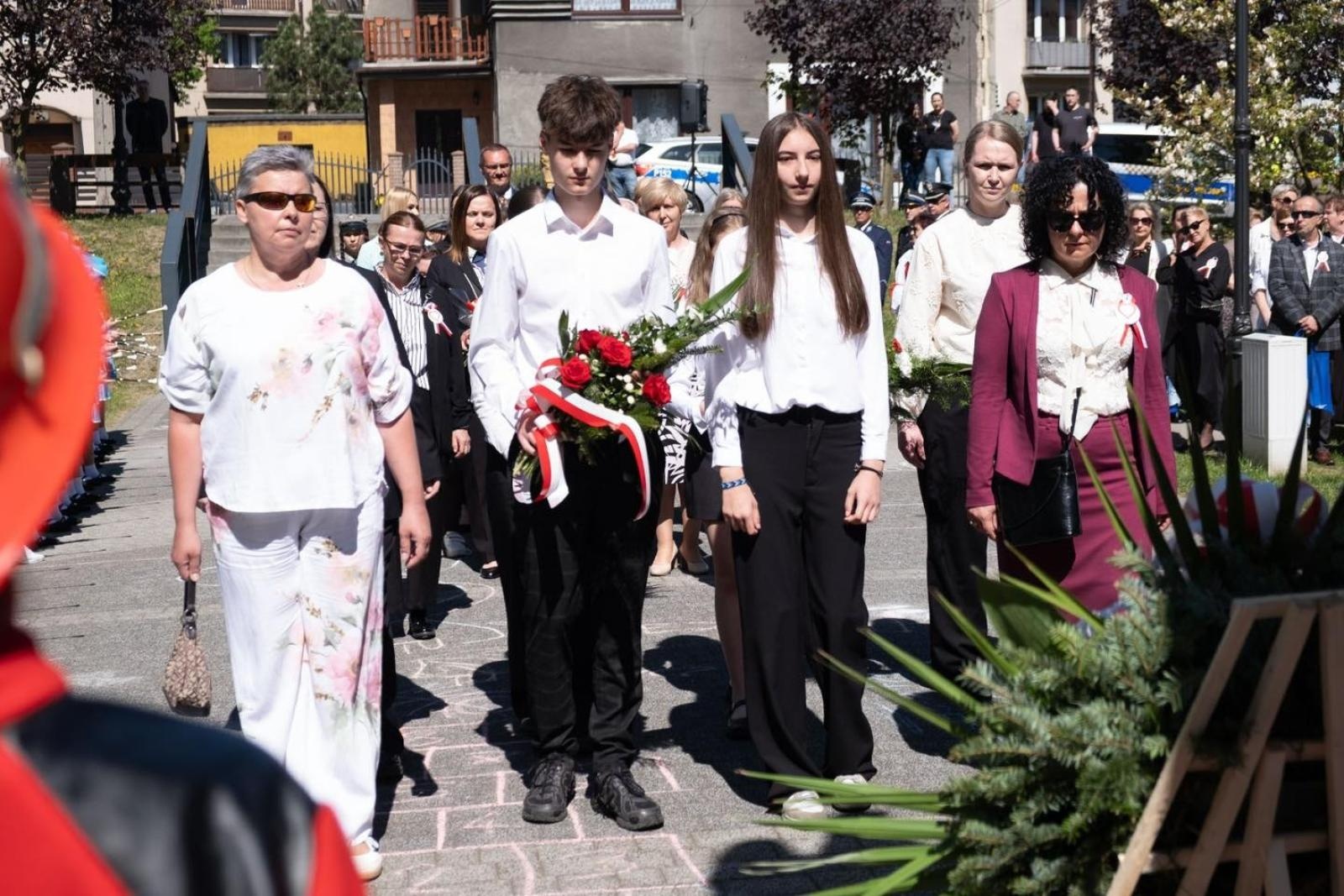 Zdjęcie w galerii na portalu naszwodzislaw.com: Obchody Święta Konstytucji 3 Maja w Radlinie. Wspólna pamięć i uroczystości patriotyczne wiadomości z regionu