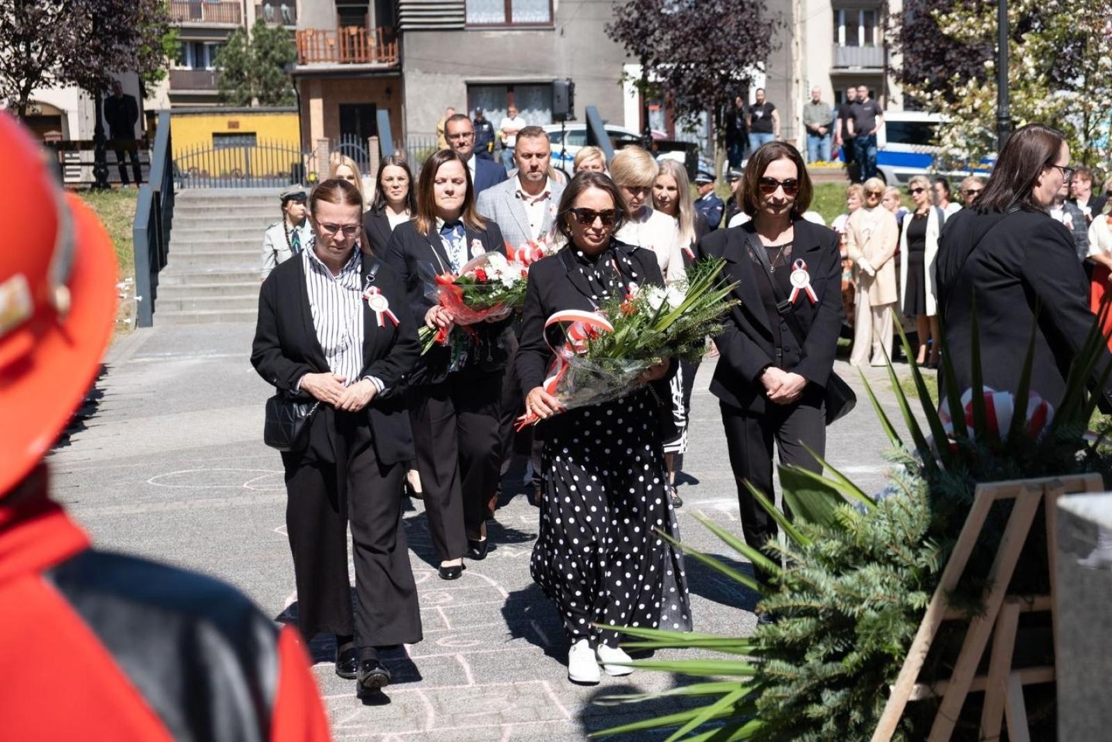 Zdjęcie w galerii na portalu naszwodzislaw.com: Obchody Święta Konstytucji 3 Maja w Radlinie. Wspólna pamięć i uroczystości patriotyczne wiadomości z regionu