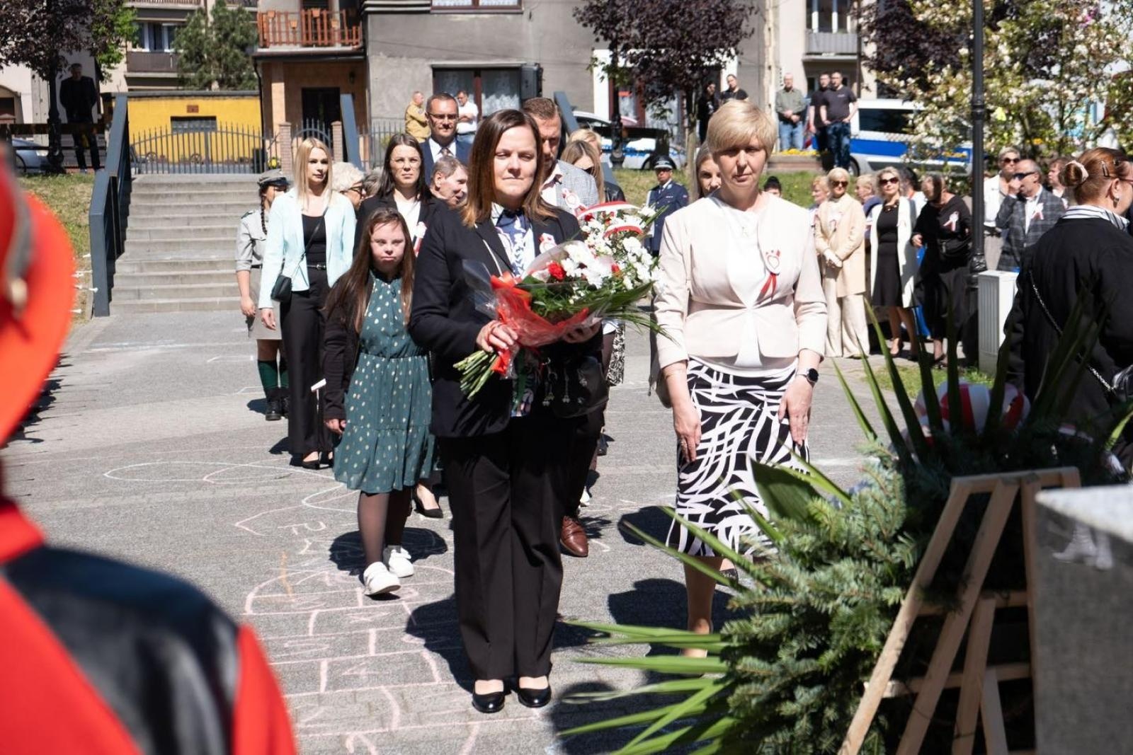 Zdjęcie w galerii na portalu naszwodzislaw.com: Obchody Święta Konstytucji 3 Maja w Radlinie. Wspólna pamięć i uroczystości patriotyczne wiadomości z regionu