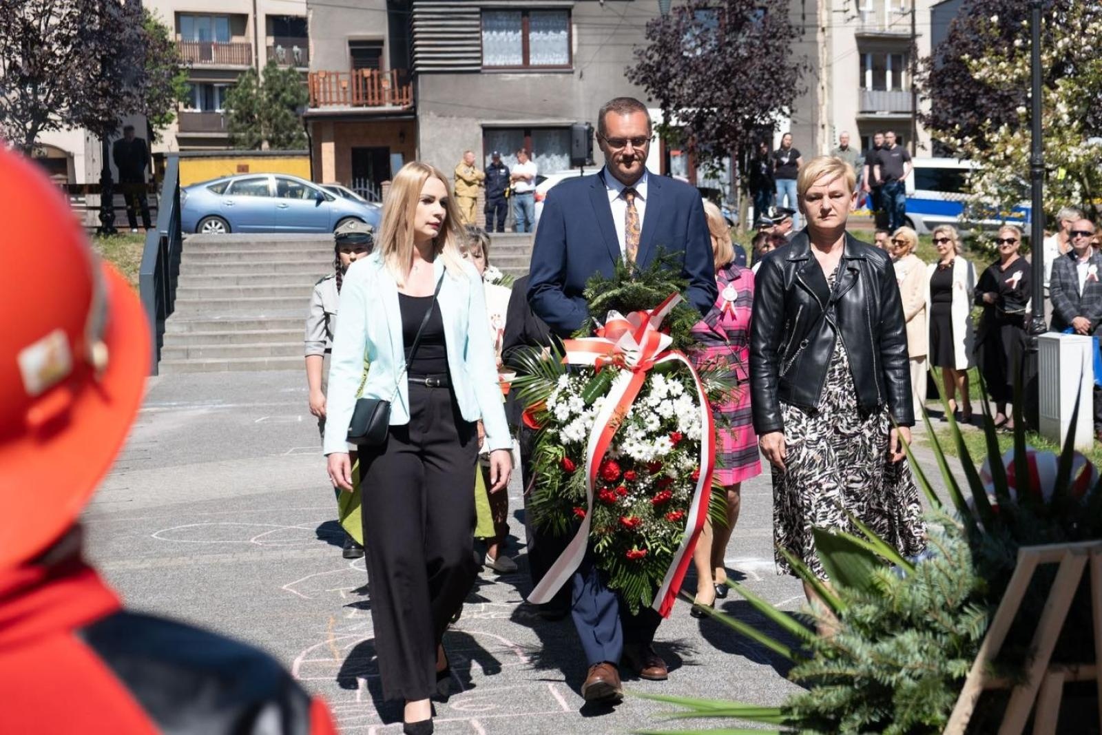 Zdjęcie w galerii na portalu naszwodzislaw.com: Obchody Święta Konstytucji 3 Maja w Radlinie. Wspólna pamięć i uroczystości patriotyczne wiadomości z regionu