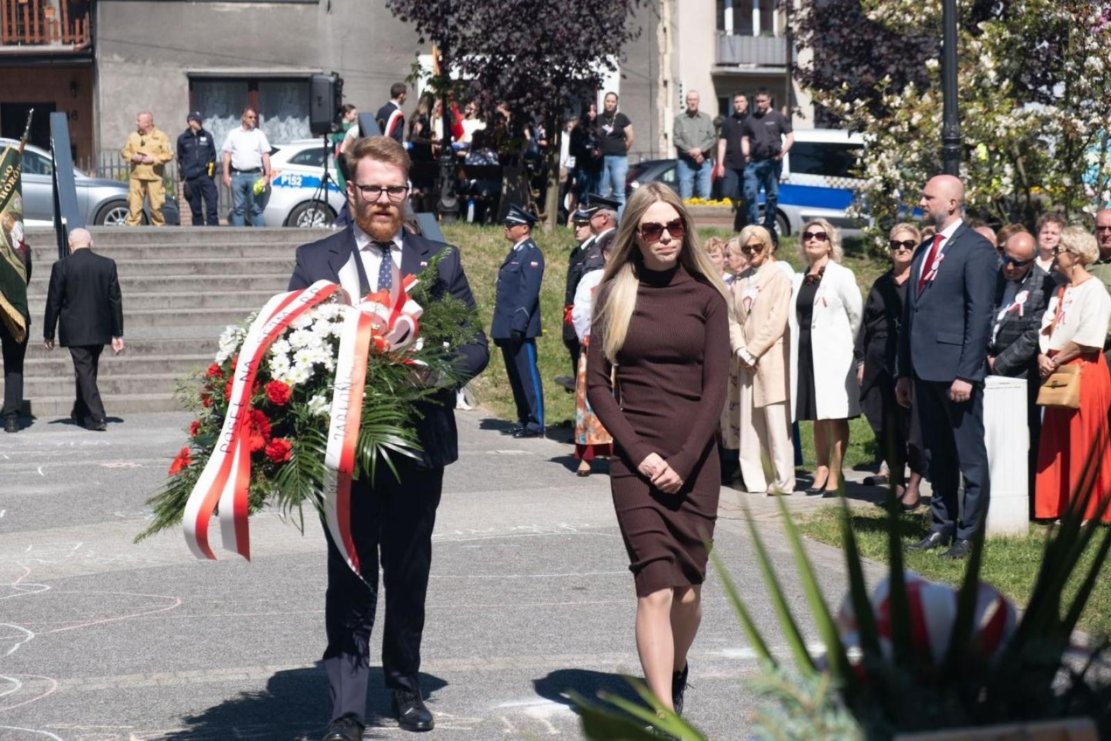 Zdjęcie w galerii na portalu naszwodzislaw.com: Obchody Święta Konstytucji 3 Maja w Radlinie. Wspólna pamięć i uroczystości patriotyczne wiadomości z regionu