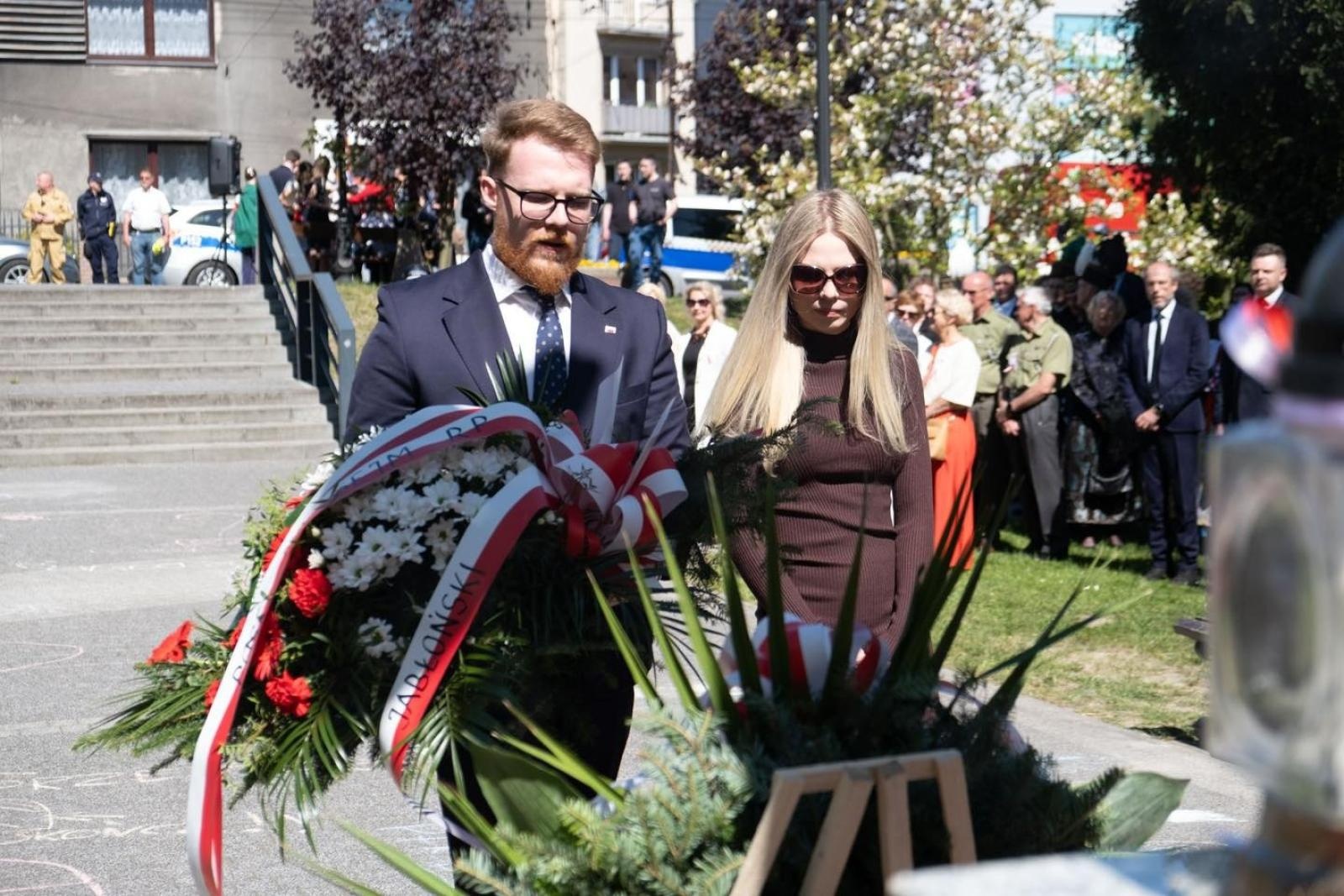 Zdjęcie w galerii na portalu naszwodzislaw.com: Obchody Święta Konstytucji 3 Maja w Radlinie. Wspólna pamięć i uroczystości patriotyczne wiadomości z regionu