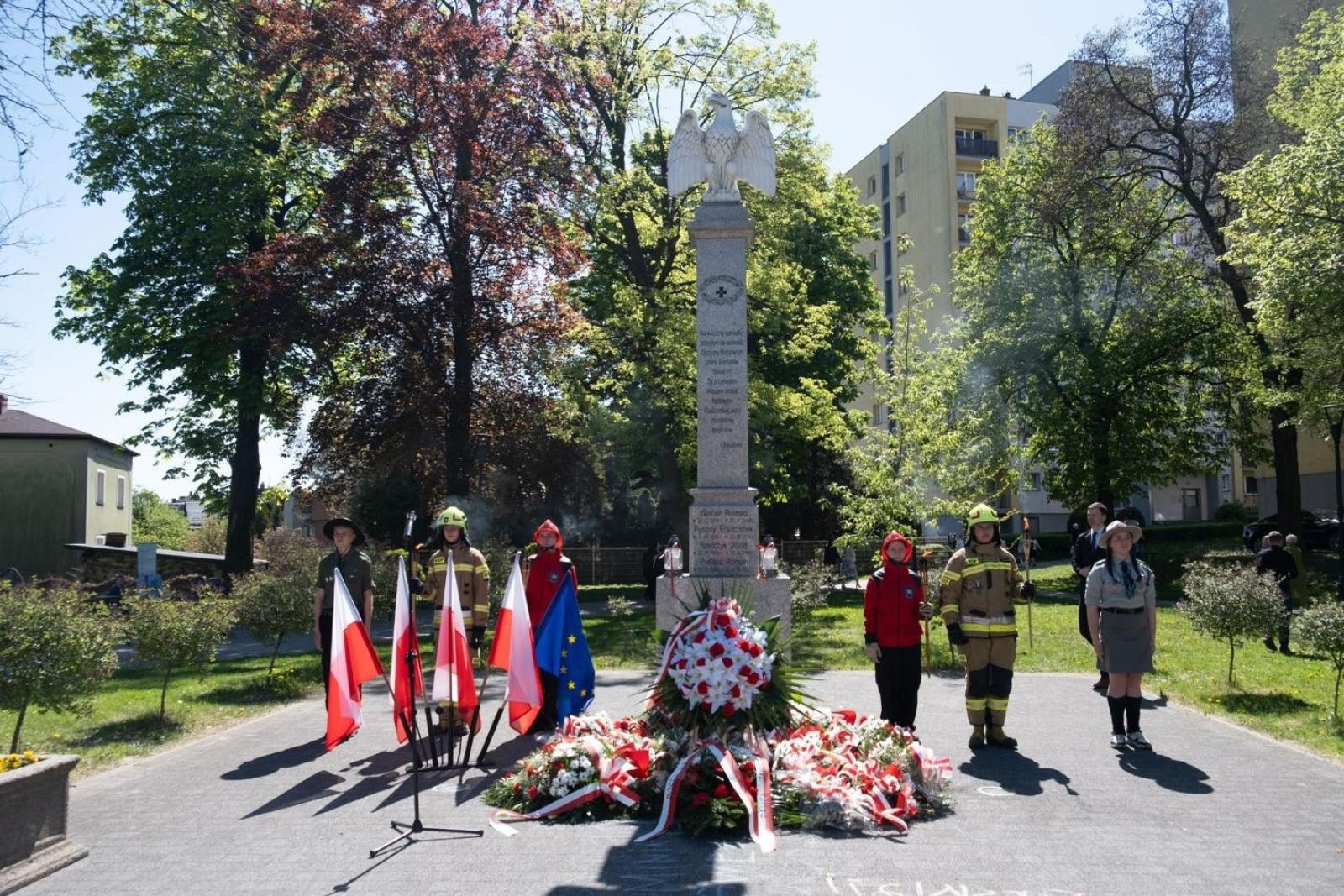 Zdjęcie w galerii na portalu naszwodzislaw.com: Obchody Święta Konstytucji 3 Maja w Radlinie. Wspólna pamięć i uroczystości patriotyczne wiadomości z regionu