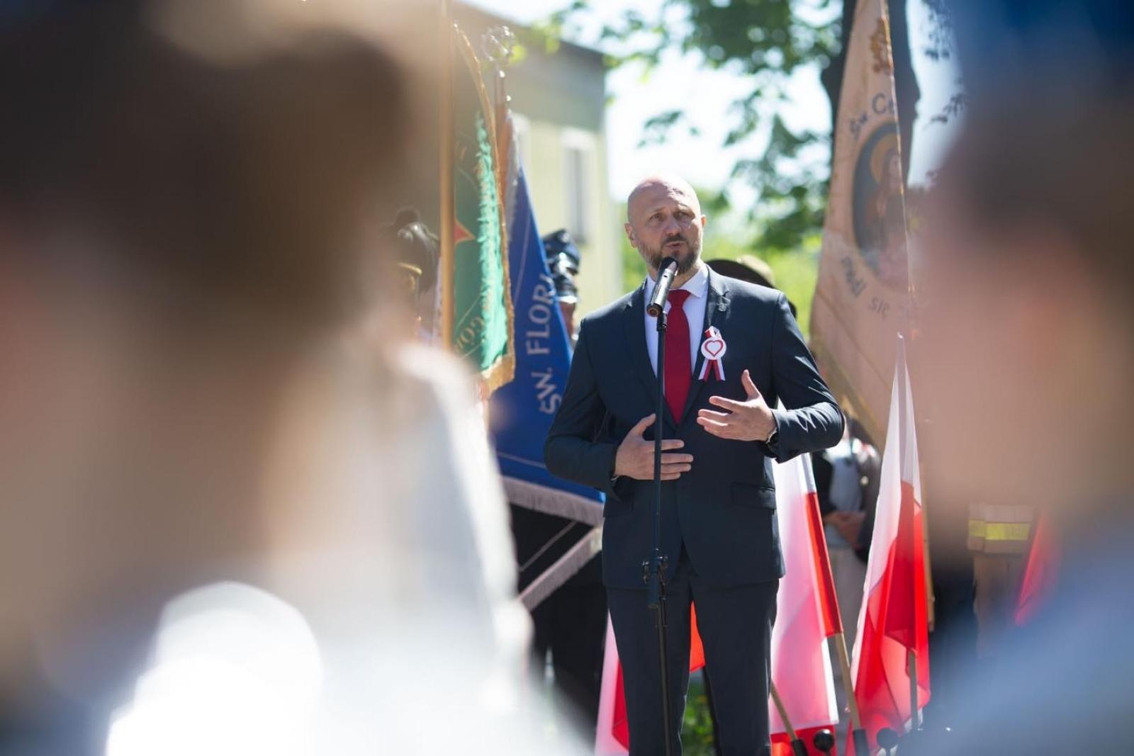 Zdjęcie w galerii na portalu naszwodzislaw.com: Obchody Święta Konstytucji 3 Maja w Radlinie. Wspólna pamięć i uroczystości patriotyczne wiadomości z regionu