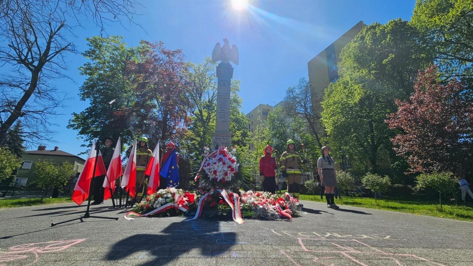 Zdjęcie w galerii na portalu naszwodzislaw.com: Obchody Święta Konstytucji 3 Maja w Radlinie. Wspólna pamięć i uroczystości patriotyczne wiadomości z regionu