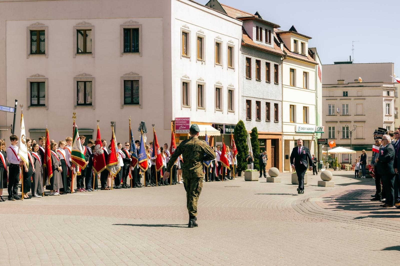 Zdjęcie w galerii na portalu naszwodzislaw.com: Wodzisław Śląski pamięta o Konstytucji 3 Maja. Uroczystości z udziałem mieszkańców i władz wiadomości z regionu
