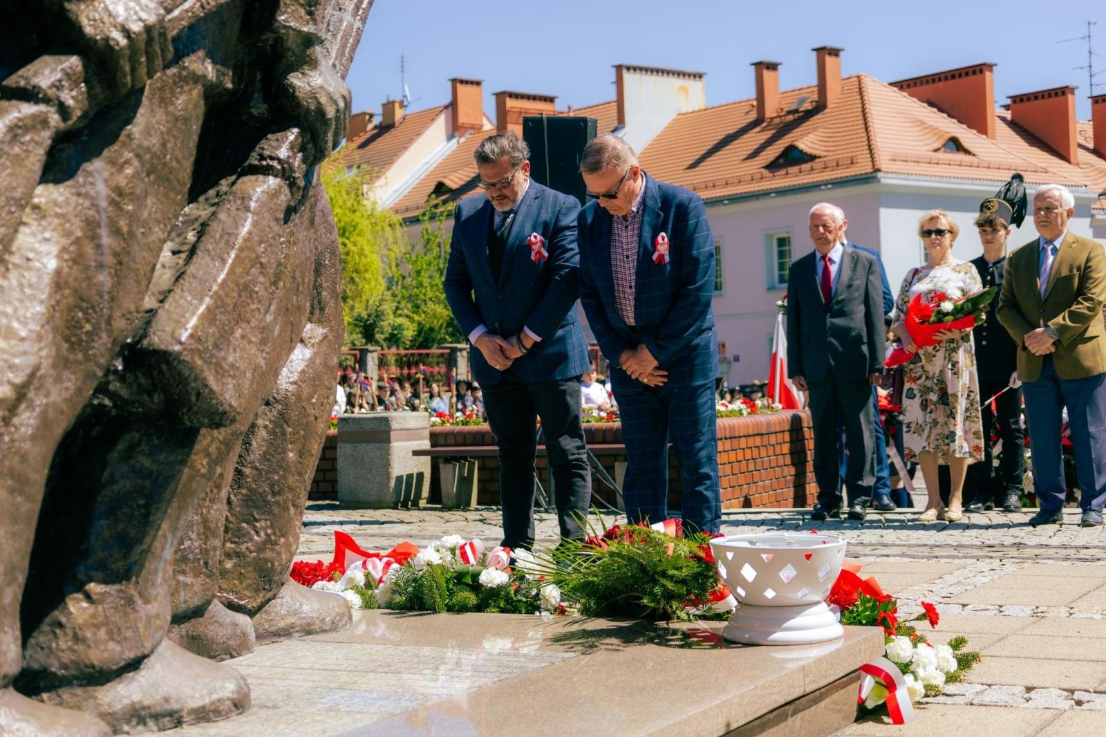 Zdjęcie w galerii na portalu naszwodzislaw.com: Wodzisław Śląski pamięta o Konstytucji 3 Maja. Uroczystości z udziałem mieszkańców i władz wiadomości z regionu