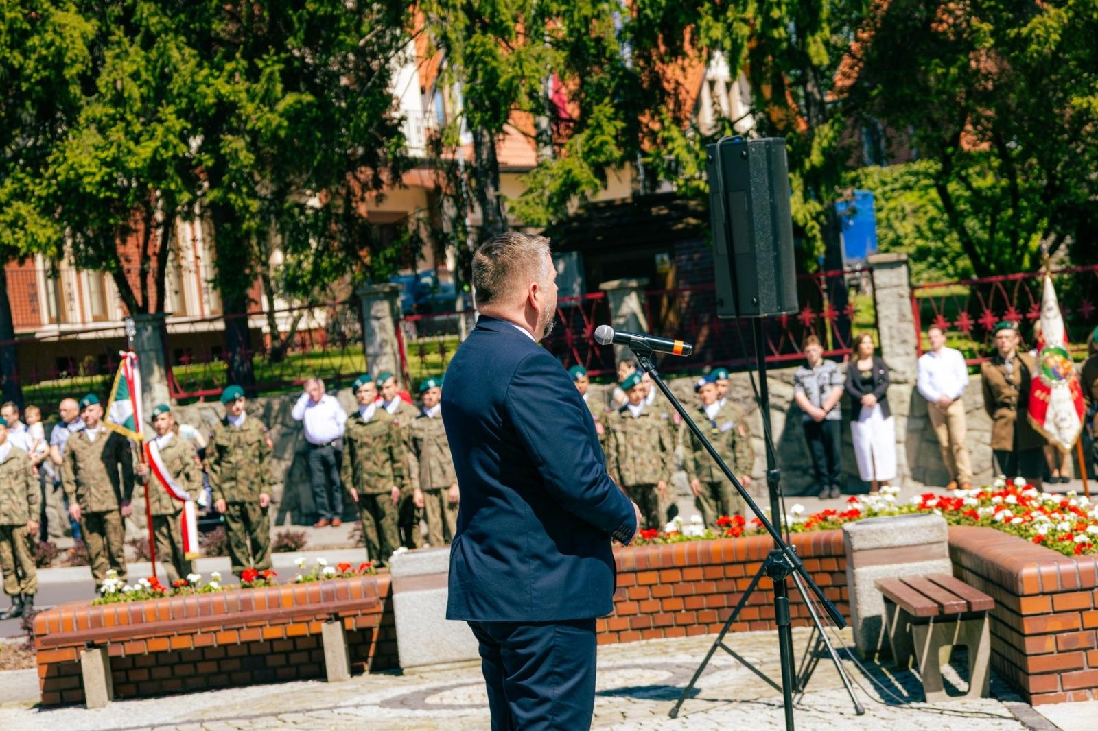 Zdjęcie w galerii na portalu naszwodzislaw.com: Wodzisław Śląski pamięta o Konstytucji 3 Maja. Uroczystości z udziałem mieszkańców i władz wiadomości z regionu