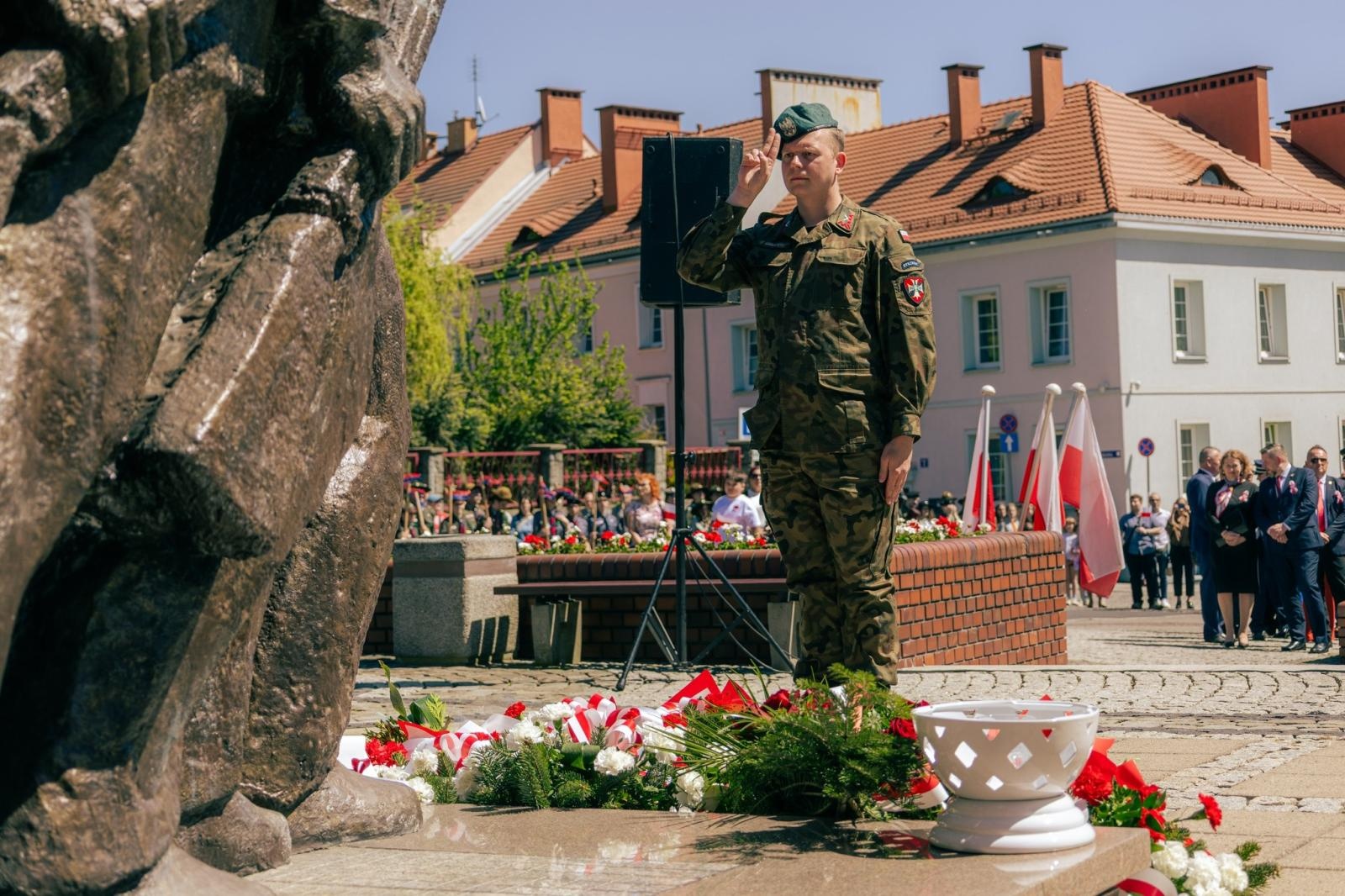 Zdjęcie w galerii na portalu naszwodzislaw.com: Wodzisław Śląski pamięta o Konstytucji 3 Maja. Uroczystości z udziałem mieszkańców i władz wiadomości z regionu