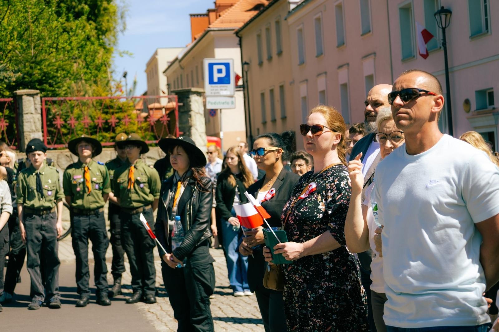 Zdjęcie w galerii na portalu naszwodzislaw.com: Wodzisław Śląski pamięta o Konstytucji 3 Maja. Uroczystości z udziałem mieszkańców i władz wiadomości z regionu