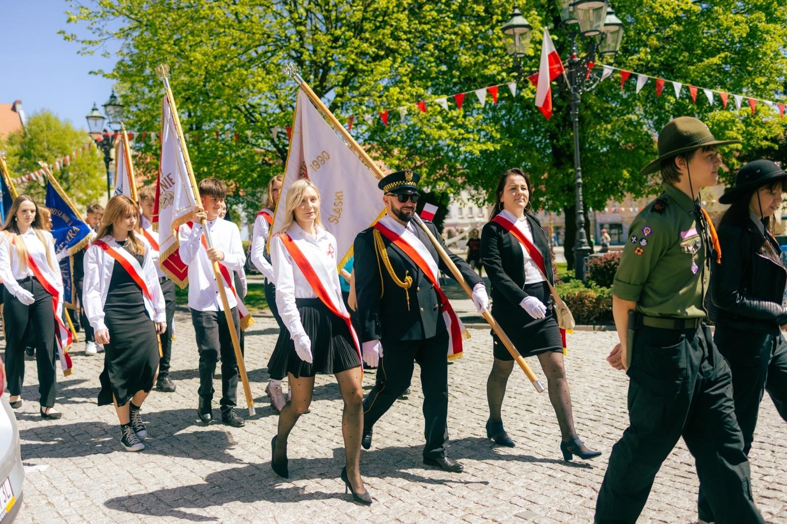 Zdjęcie w galerii na portalu naszwodzislaw.com: Wodzisław Śląski pamięta o Konstytucji 3 Maja. Uroczystości z udziałem mieszkańców i władz wiadomości z regionu
