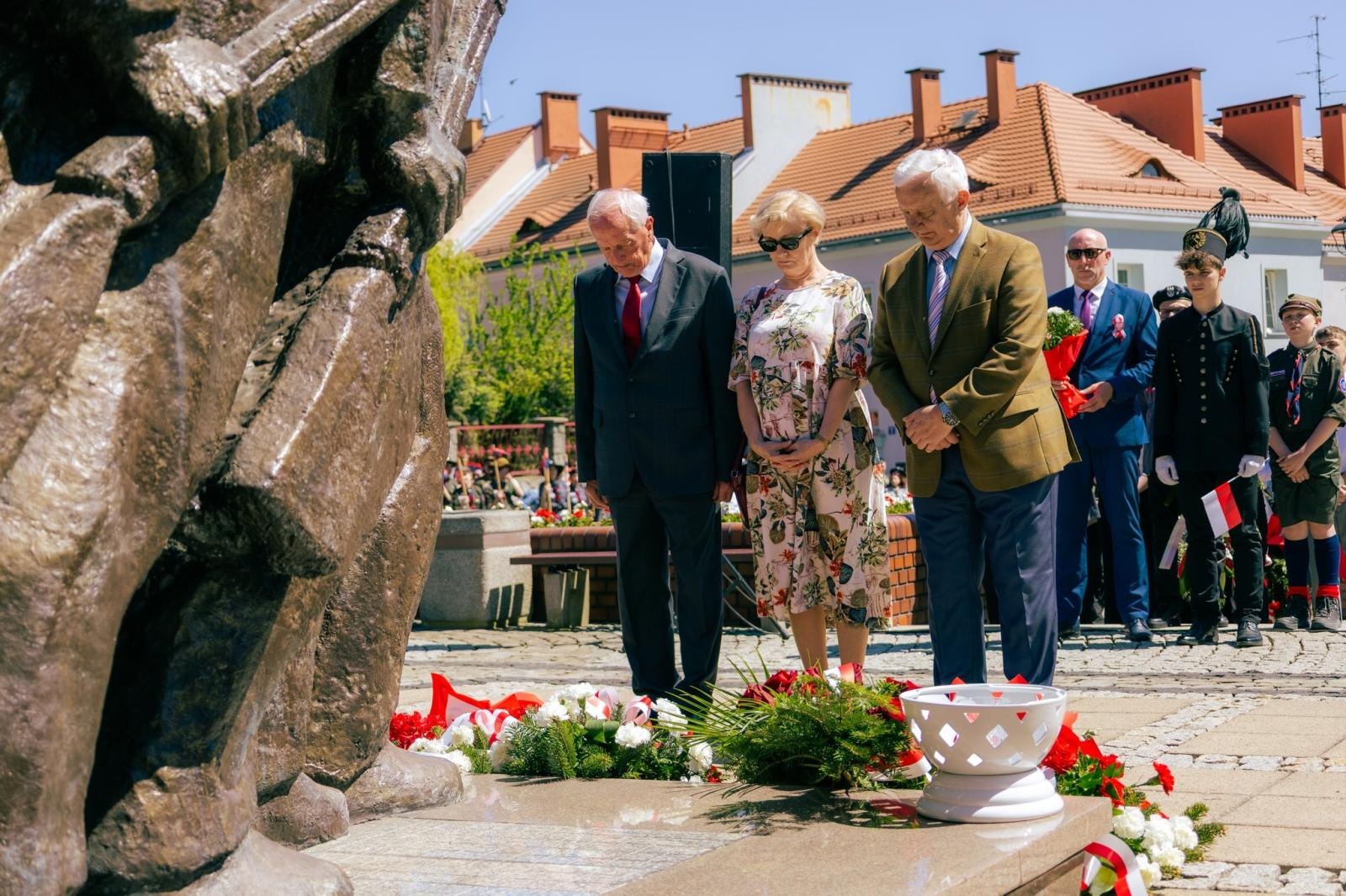 Zdjęcie w galerii na portalu naszwodzislaw.com: Wodzisław Śląski pamięta o Konstytucji 3 Maja. Uroczystości z udziałem mieszkańców i władz wiadomości z regionu
