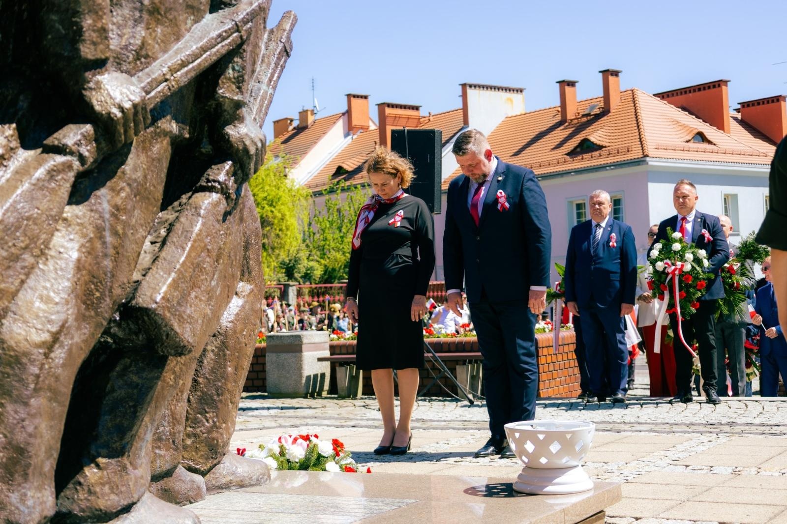 Zdjęcie w galerii na portalu naszwodzislaw.com: Wodzisław Śląski pamięta o Konstytucji 3 Maja. Uroczystości z udziałem mieszkańców i władz wiadomości z regionu