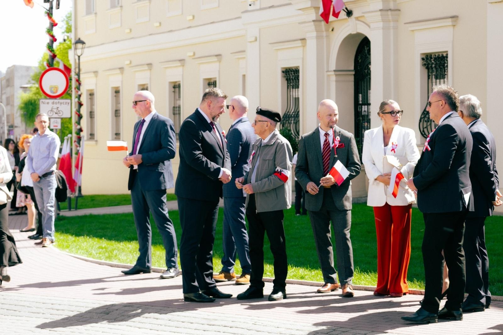 Zdjęcie w galerii na portalu naszwodzislaw.com: Wodzisław Śląski pamięta o Konstytucji 3 Maja. Uroczystości z udziałem mieszkańców i władz wiadomości z regionu