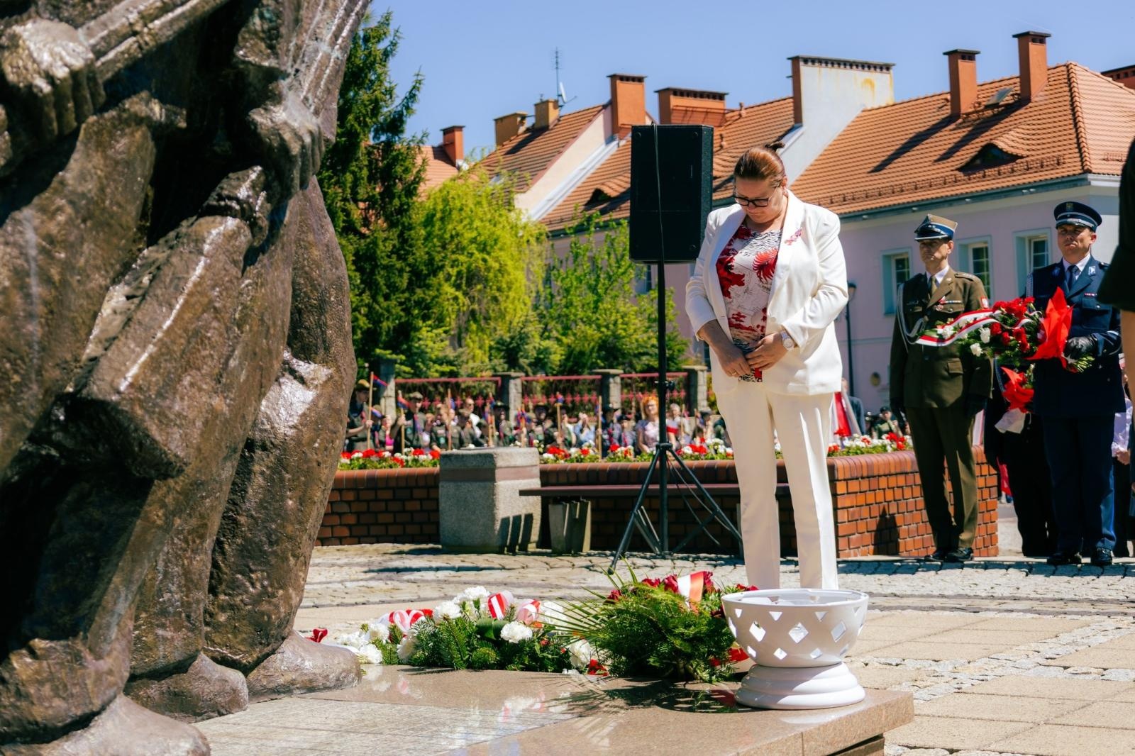 Zdjęcie w galerii na portalu naszwodzislaw.com: Wodzisław Śląski pamięta o Konstytucji 3 Maja. Uroczystości z udziałem mieszkańców i władz wiadomości z regionu