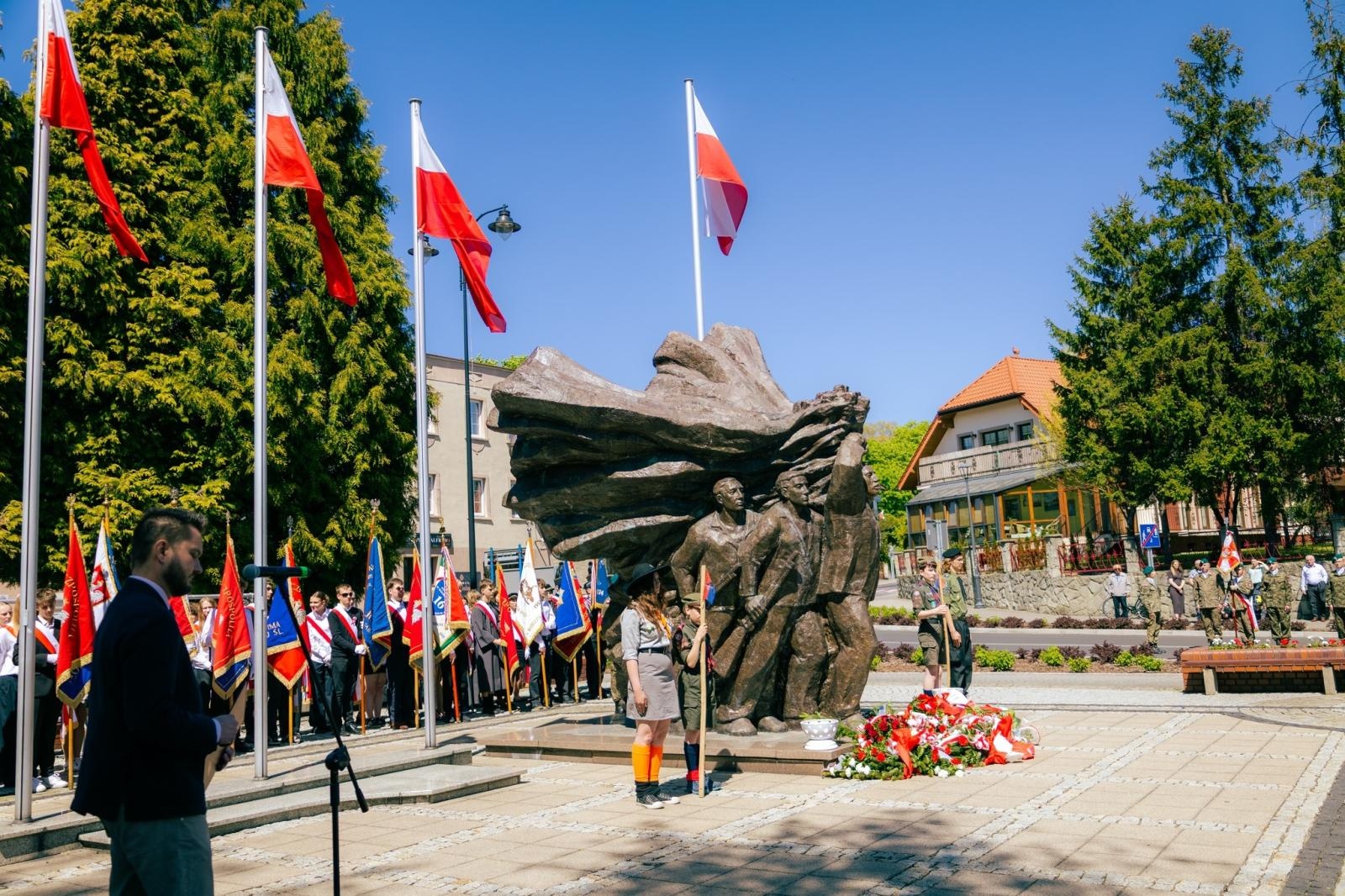 Zdjęcie w galerii na portalu naszwodzislaw.com: Wodzisław Śląski pamięta o Konstytucji 3 Maja. Uroczystości z udziałem mieszkańców i władz wiadomości z regionu
