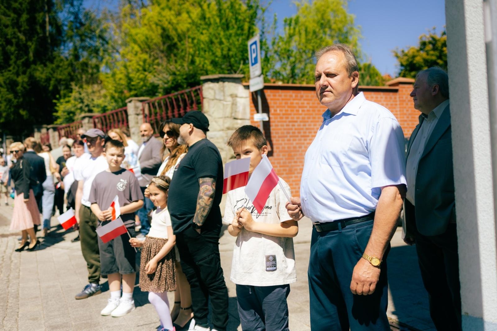 Zdjęcie w galerii na portalu naszwodzislaw.com: Wodzisław Śląski pamięta o Konstytucji 3 Maja. Uroczystości z udziałem mieszkańców i władz wiadomości z regionu