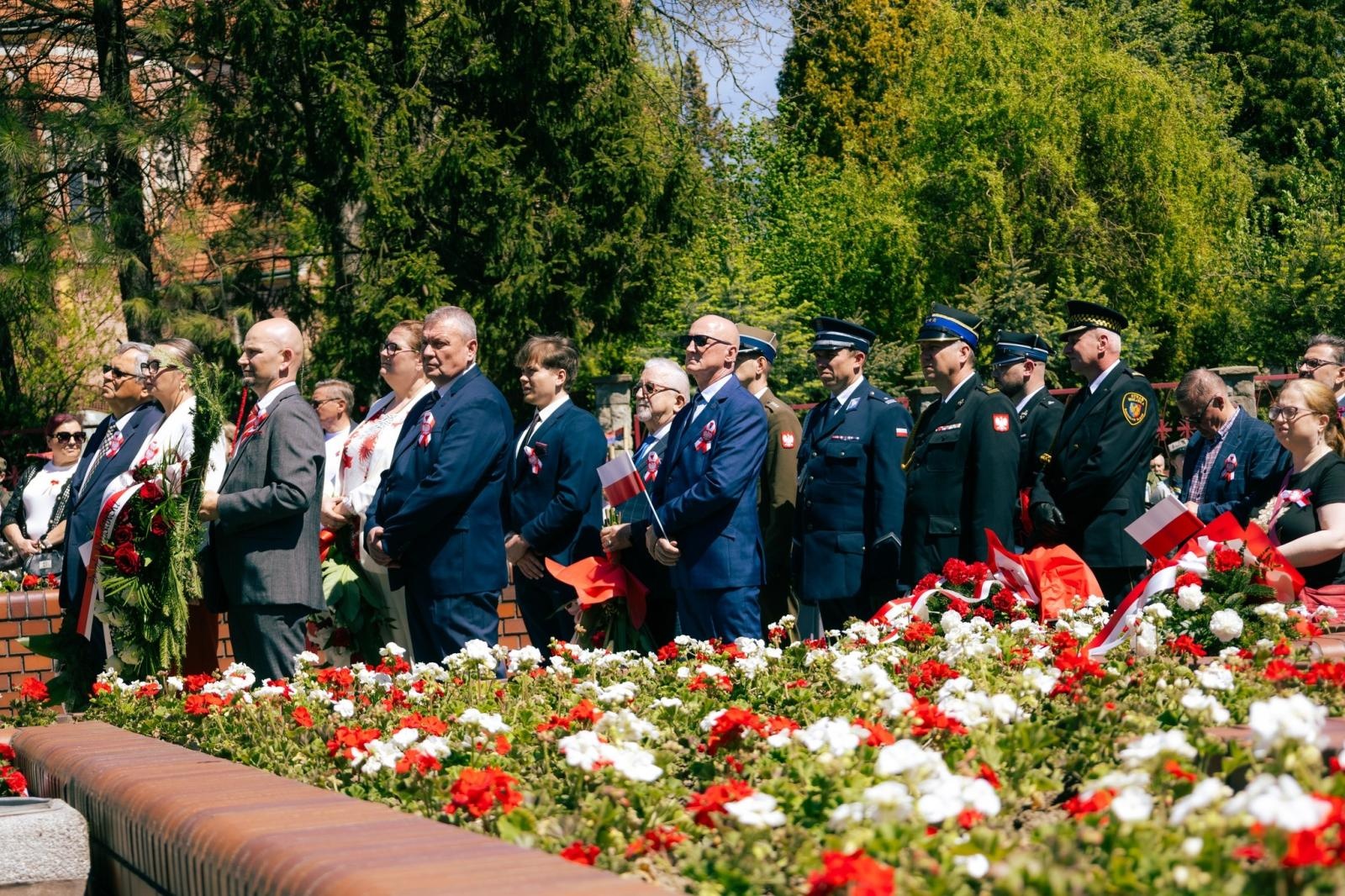 Zdjęcie w galerii na portalu naszwodzislaw.com: Wodzisław Śląski pamięta o Konstytucji 3 Maja. Uroczystości z udziałem mieszkańców i władz wiadomości z regionu