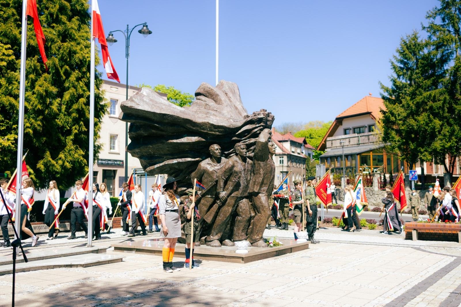 Zdjęcie w galerii na portalu naszwodzislaw.com: Wodzisław Śląski pamięta o Konstytucji 3 Maja. Uroczystości z udziałem mieszkańców i władz wiadomości z regionu