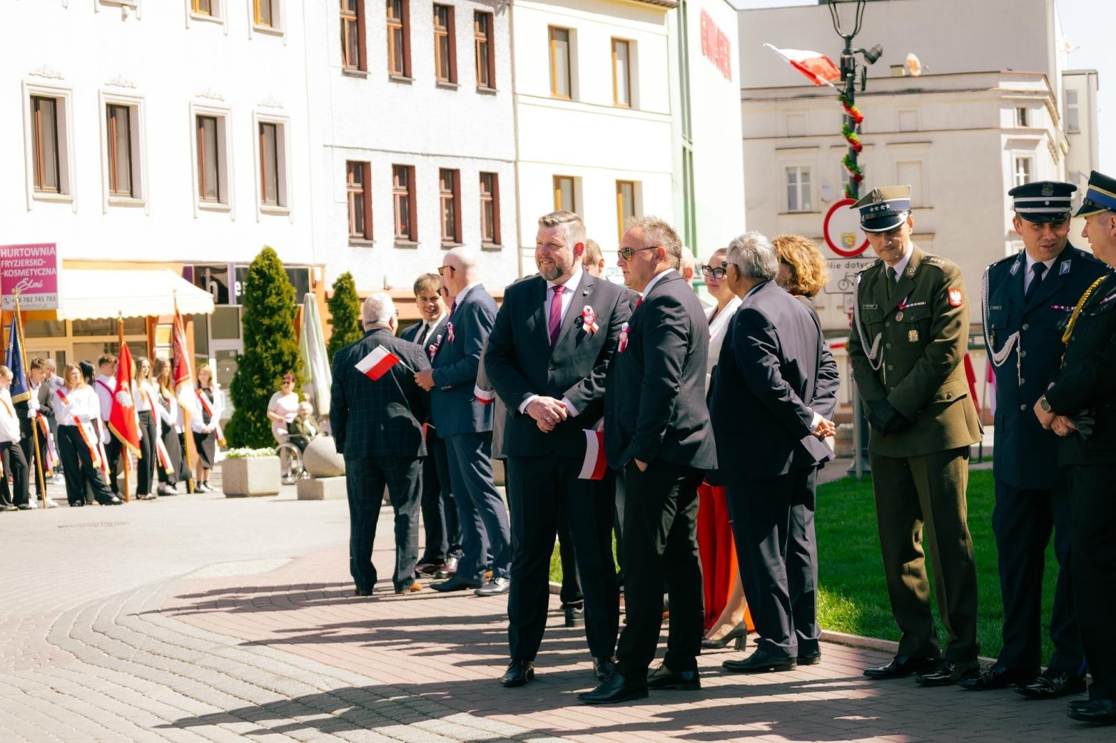 Zdjęcie w galerii na portalu naszwodzislaw.com: Wodzisław Śląski pamięta o Konstytucji 3 Maja. Uroczystości z udziałem mieszkańców i władz wiadomości z regionu