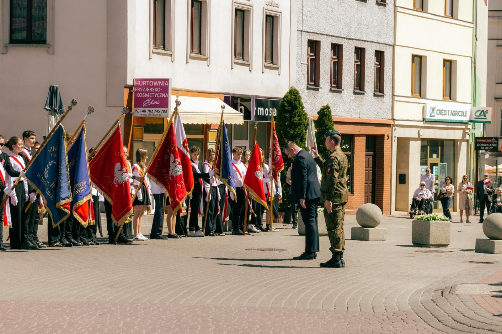 Zdjęcie w galerii na portalu naszwodzislaw.com: Wodzisław Śląski pamięta o Konstytucji 3 Maja. Uroczystości z udziałem mieszkańców i władz wiadomości z regionu