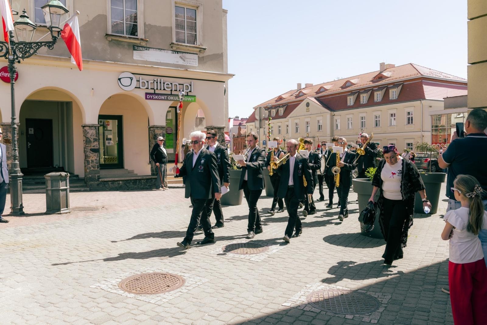Zdjęcie w galerii na portalu naszwodzislaw.com: Wodzisław Śląski pamięta o Konstytucji 3 Maja. Uroczystości z udziałem mieszkańców i władz wiadomości z regionu