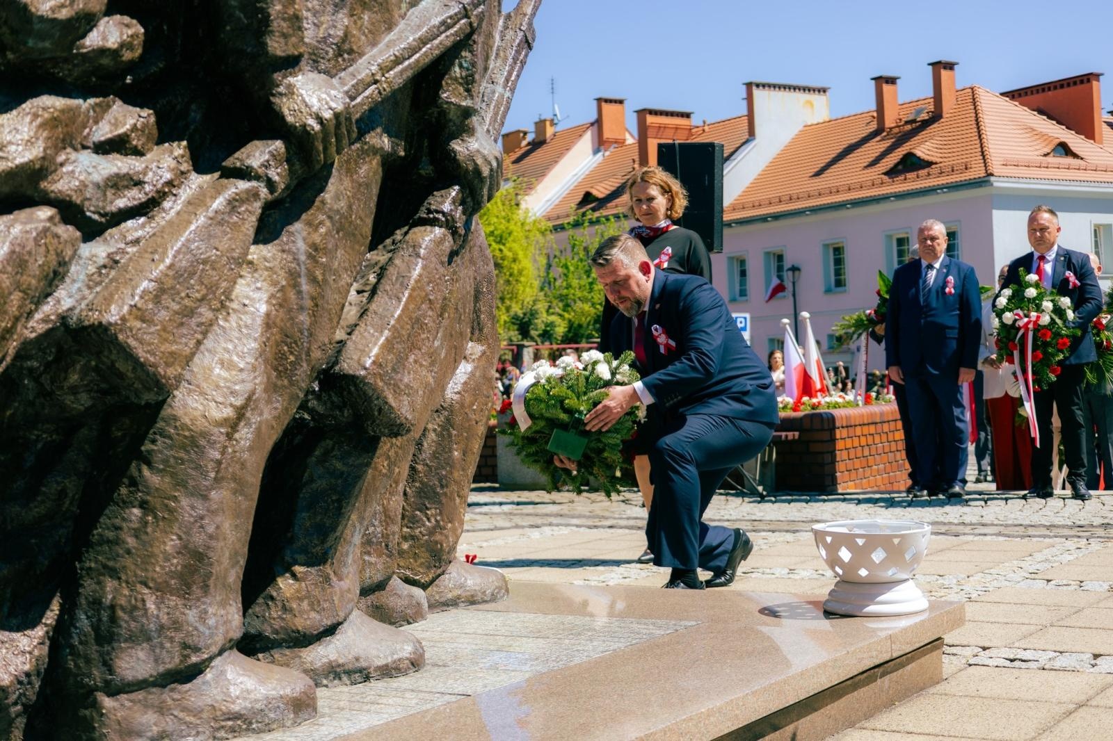 Zdjęcie w galerii na portalu naszwodzislaw.com: Wodzisław Śląski pamięta o Konstytucji 3 Maja. Uroczystości z udziałem mieszkańców i władz wiadomości z regionu