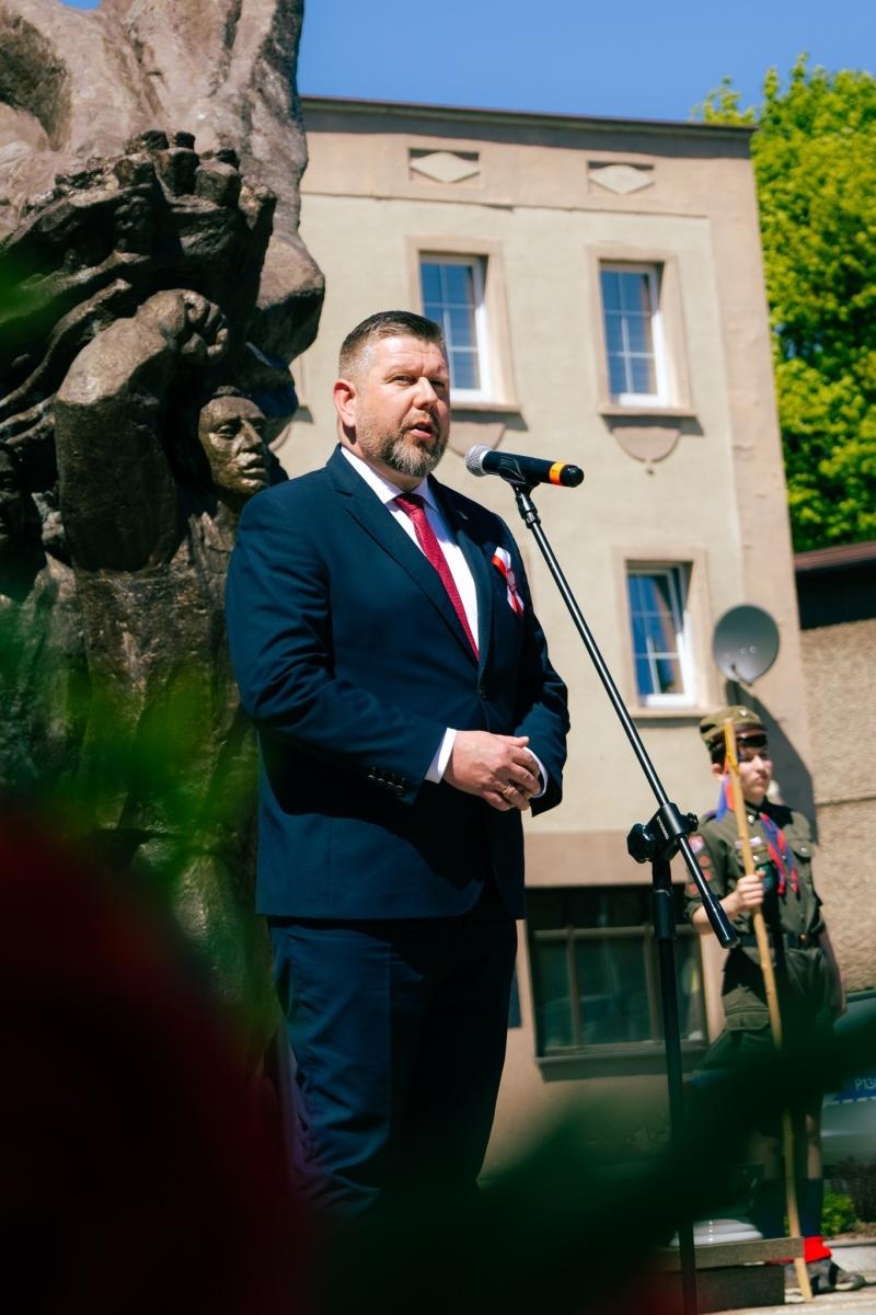 Zdjęcie w galerii na portalu naszwodzislaw.com: Wodzisław Śląski pamięta o Konstytucji 3 Maja. Uroczystości z udziałem mieszkańców i władz wiadomości z regionu