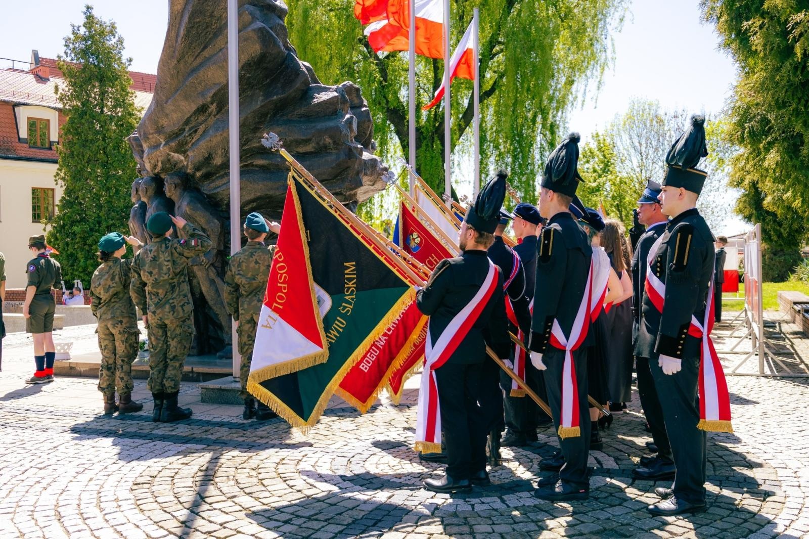 Zdjęcie w galerii na portalu naszwodzislaw.com: Wodzisław Śląski pamięta o Konstytucji 3 Maja. Uroczystości z udziałem mieszkańców i władz wiadomości z regionu