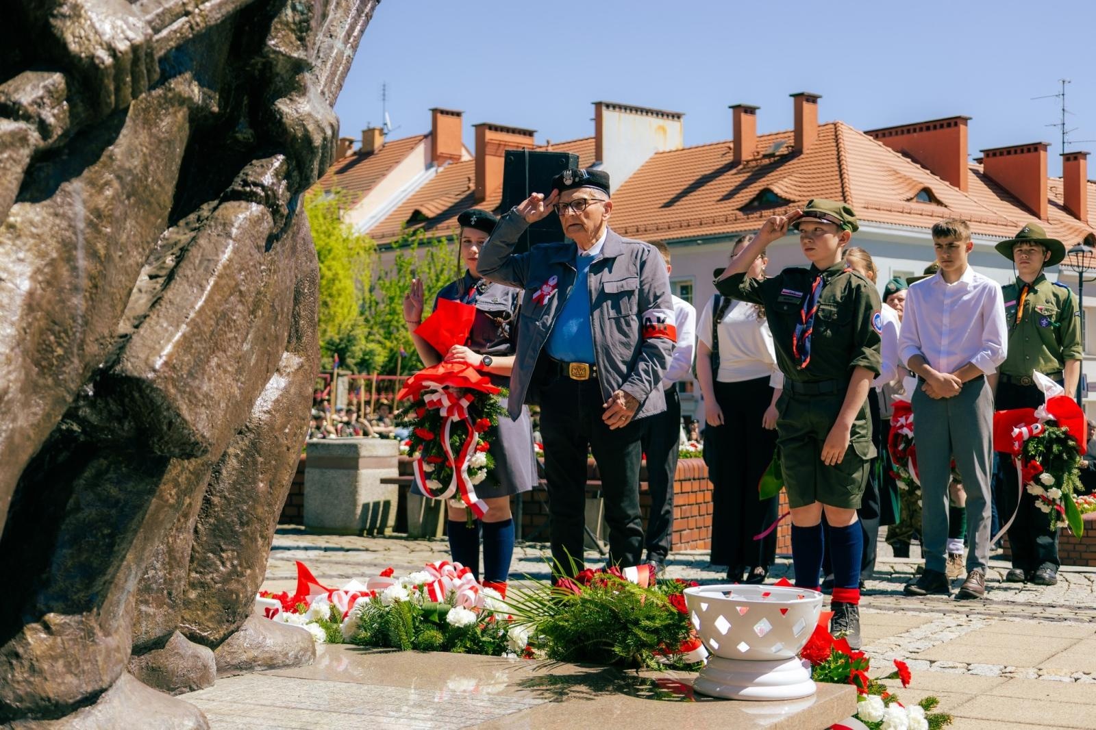 Zdjęcie w galerii na portalu naszwodzislaw.com: Wodzisław Śląski pamięta o Konstytucji 3 Maja. Uroczystości z udziałem mieszkańców i władz wiadomości z regionu
