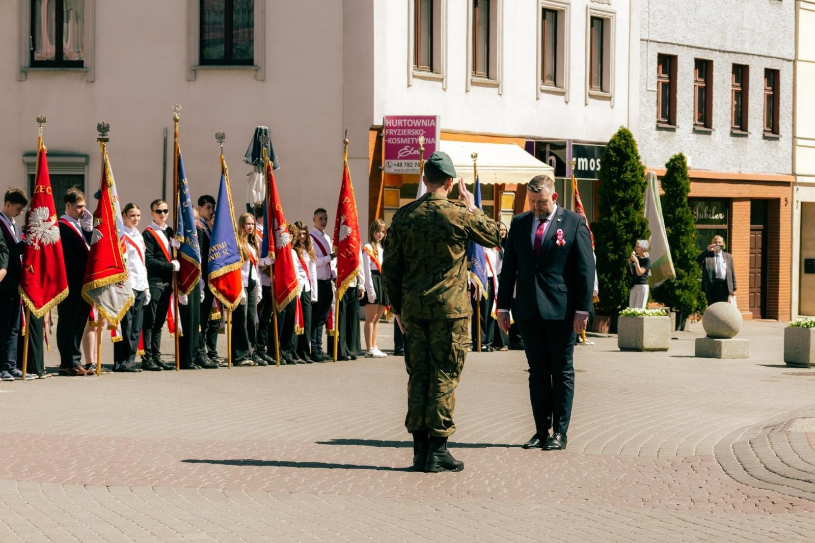 Zdjęcie w galerii na portalu naszwodzislaw.com: Wodzisław Śląski pamięta o Konstytucji 3 Maja. Uroczystości z udziałem mieszkańców i władz wiadomości z regionu
