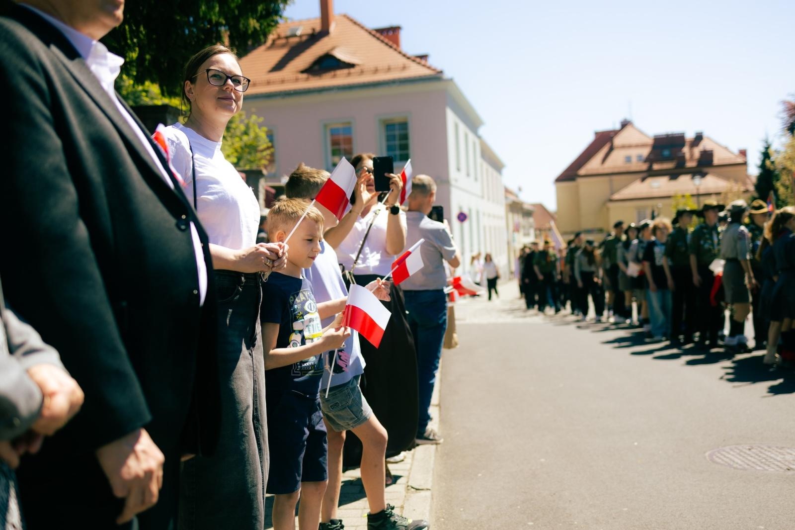 Zdjęcie w galerii na portalu naszwodzislaw.com: Wodzisław Śląski pamięta o Konstytucji 3 Maja. Uroczystości z udziałem mieszkańców i władz wiadomości z regionu