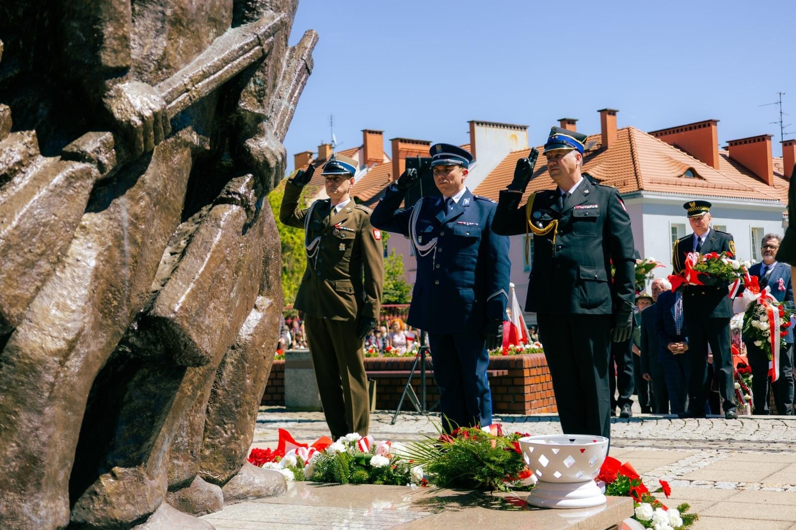 Zdjęcie w galerii na portalu naszwodzislaw.com: Wodzisław Śląski pamięta o Konstytucji 3 Maja. Uroczystości z udziałem mieszkańców i władz wiadomości z regionu
