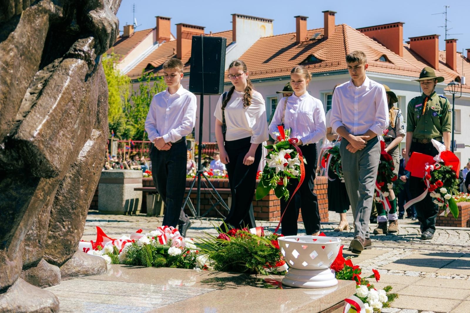 Zdjęcie w galerii na portalu naszwodzislaw.com: Wodzisław Śląski pamięta o Konstytucji 3 Maja. Uroczystości z udziałem mieszkańców i władz wiadomości z regionu