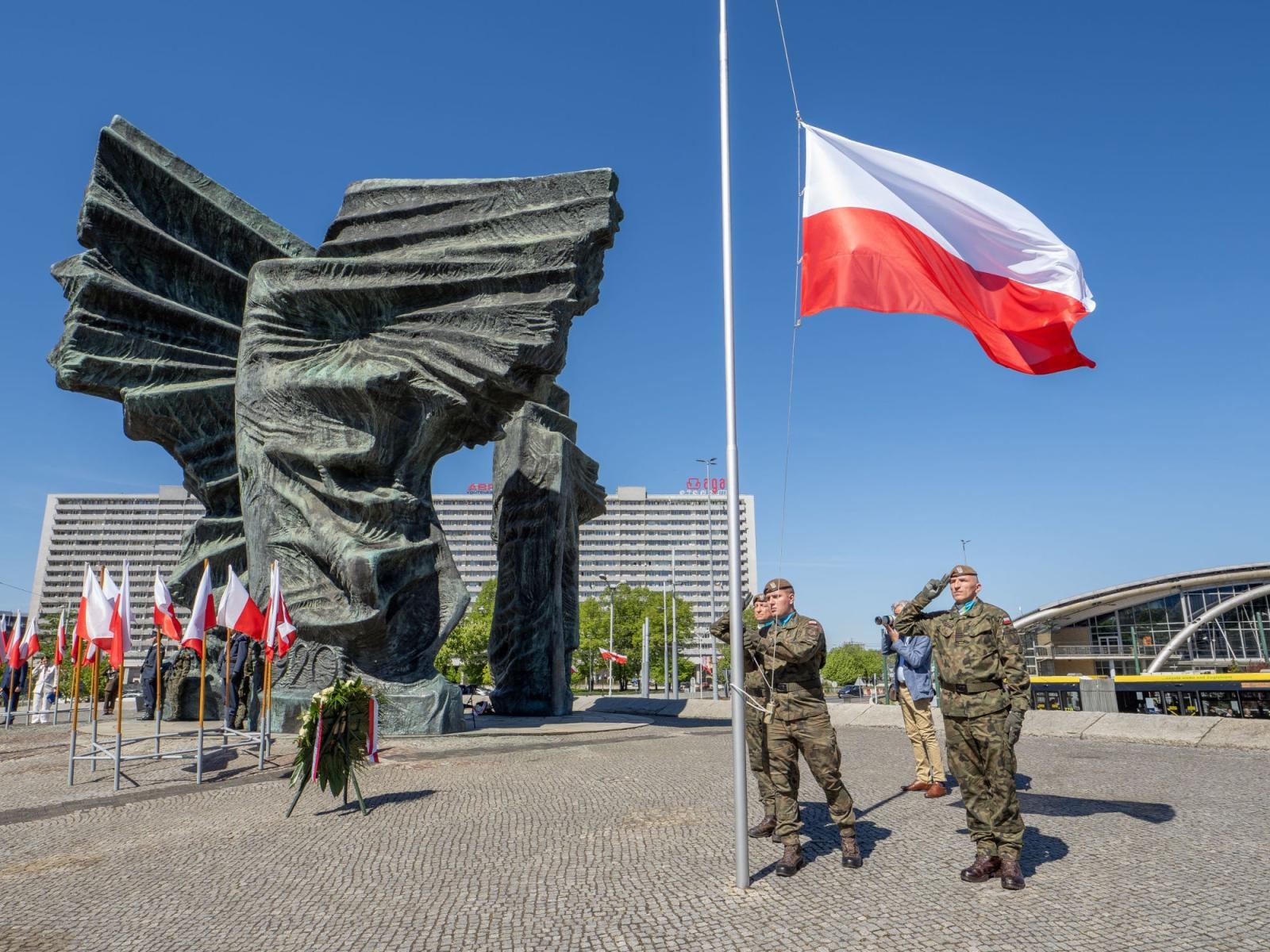 Zdjęcie w galerii na portalu naszwodzislaw.com: Narodowe Święto Konstytucji 3 Maja na Śląsku i Opolszczyźnie wiadomości z regionu