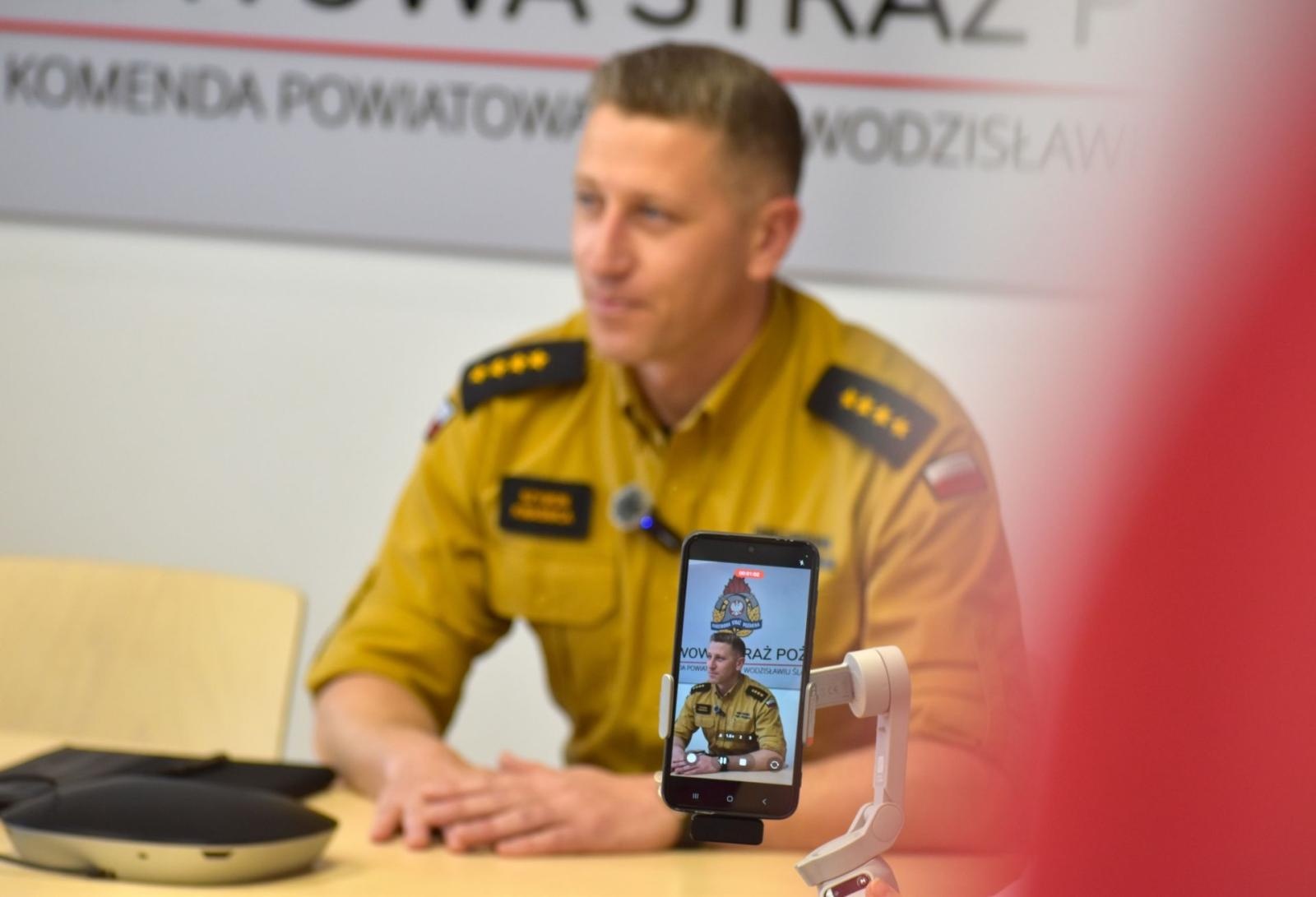 Zdjęcie w galerii na portalu naszwodzislaw.com: Nie tylko strażacy gaszą pożary. Jak rodzicielstwo zastępcze ratuje dziecięcy świat? wiadomości z regionu