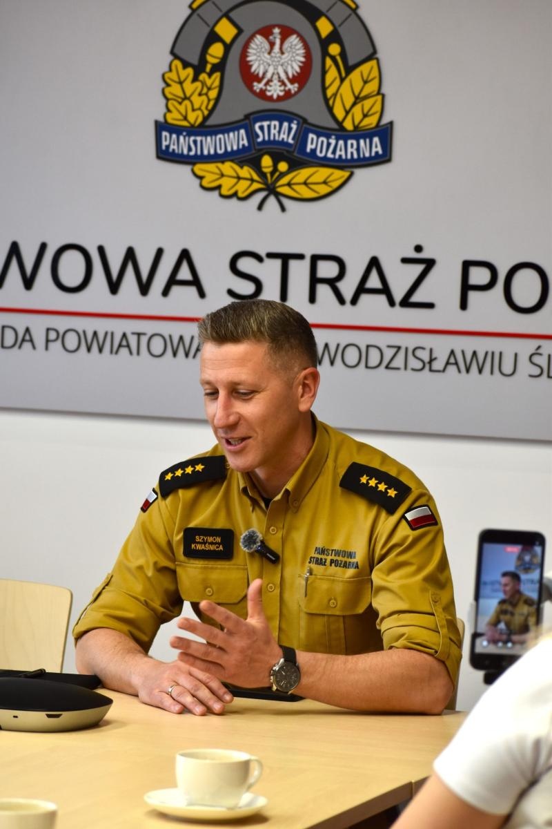 Zdjęcie w galerii na portalu naszwodzislaw.com: Nie tylko strażacy gaszą pożary. Jak rodzicielstwo zastępcze ratuje dziecięcy świat? wiadomości z regionu