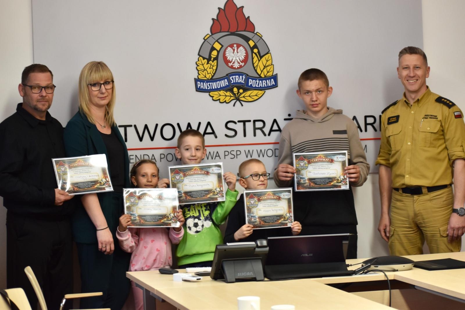 Zdjęcie w galerii na portalu naszwodzislaw.com: Nie tylko strażacy gaszą pożary. Jak rodzicielstwo zastępcze ratuje dziecięcy świat? wiadomości z regionu