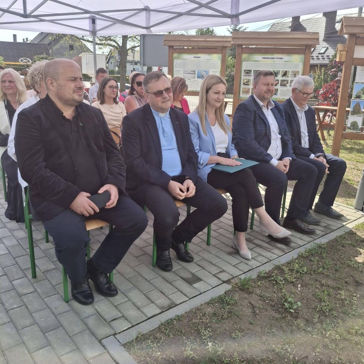 Zdjęcie w galerii na portalu naszwodzislaw.com: Zielona rewolucja w szkołach Gminy Gorzyce. Otwarto nowe ekopracownie i strefy wypoczynku wiadomości z regionu