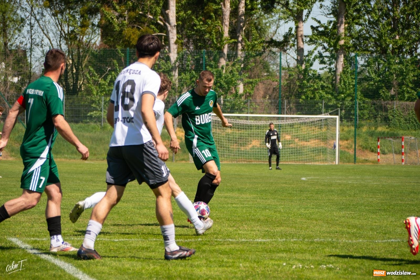 Zdjęcie w galerii na portalu naszwodzislaw.com: Gol w 88. minucie uratował Nędzę. Syrynia wypuściła zwycięstwo z rąk [FOTO] wiadomości z regionu