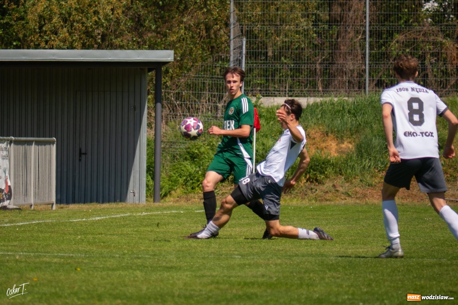 Zdjęcie w galerii na portalu naszwodzislaw.com: Gol w 88. minucie uratował Nędzę. Syrynia wypuściła zwycięstwo z rąk [FOTO] wiadomości z regionu